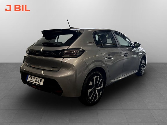 Peugeot 208 3 of 23