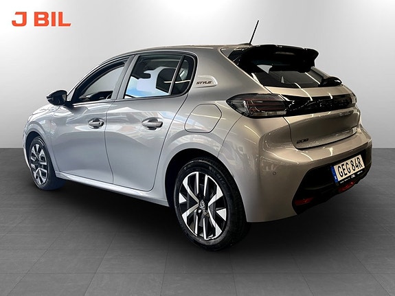 Peugeot 208 21 of 23