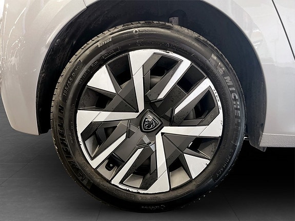 Peugeot 208 20 of 23