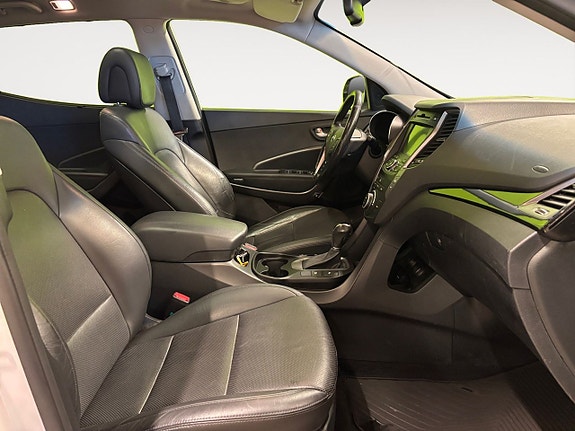 Hyundai Santa Fe 16 of 25