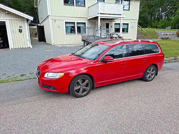 Volvo V70 2 of 10