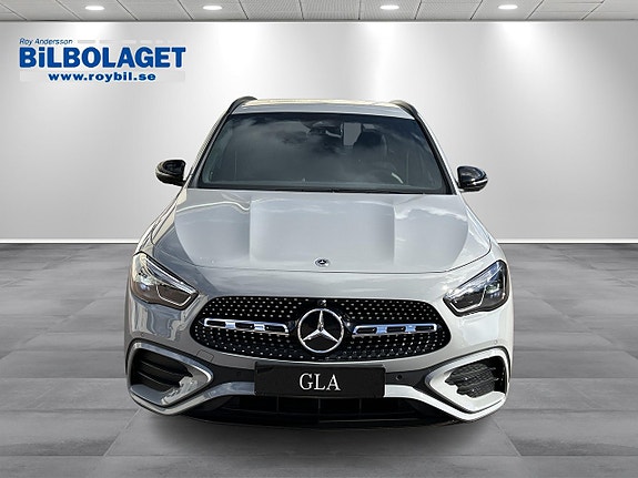 Mercedes-Benz GLA250 e 4 of 9