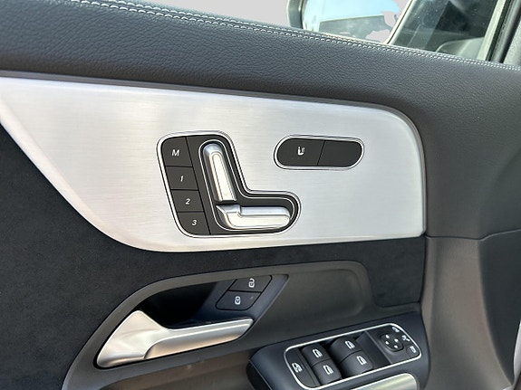 Mercedes-Benz GLA250 e 8 of 9