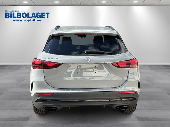 Mercedes-Benz GLA250 e 5 of 9