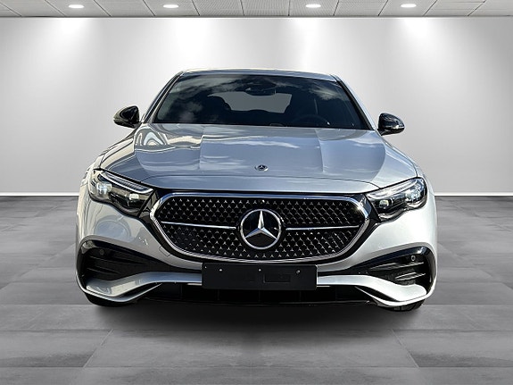 Mercedes-Benz E300 de 4 of 10
