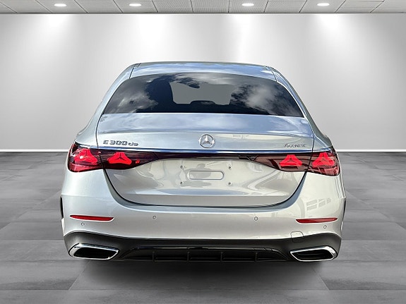 Mercedes-Benz E300 de 5 of 10