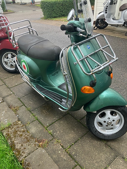 Piaggio Vespa ET4 2 of 7