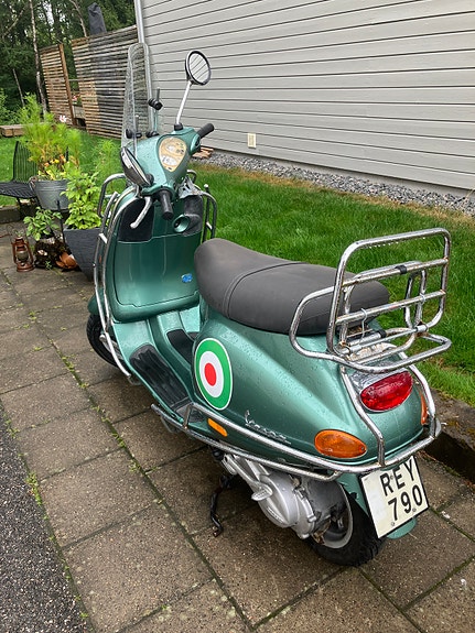 Piaggio Vespa ET4 4 of 7