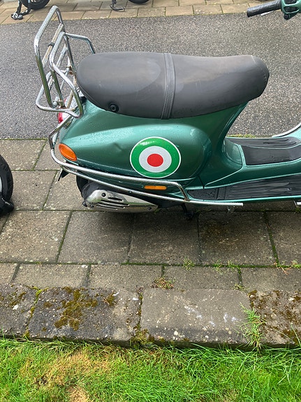 Piaggio Vespa ET4 5 of 7