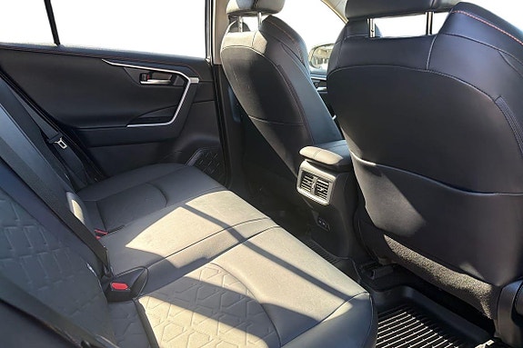 Toyota RAV4 10 of 22