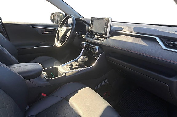 Toyota RAV4 8 of 22