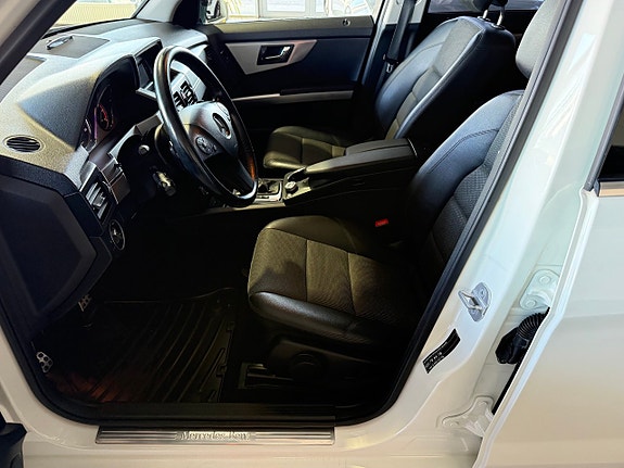 Mercedes-Benz GLK220 23 of 28