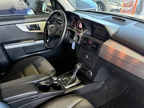Mercedes-Benz GLK220 16 of 28