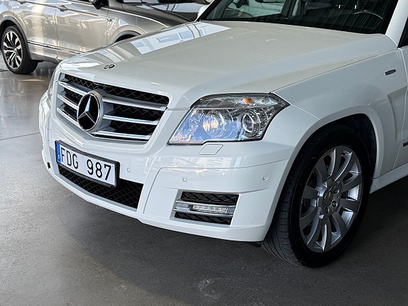Mercedes-Benz GLK220 3 of 28