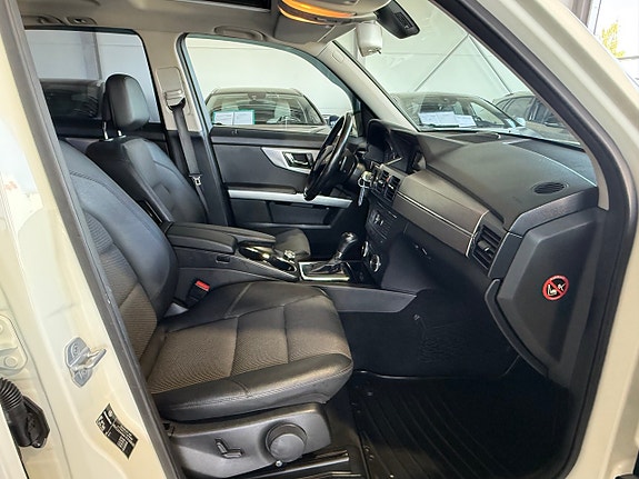Mercedes-Benz GLK220 15 of 28