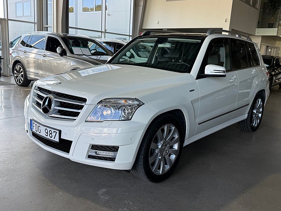 Mercedes-Benz GLK220 2 of 28