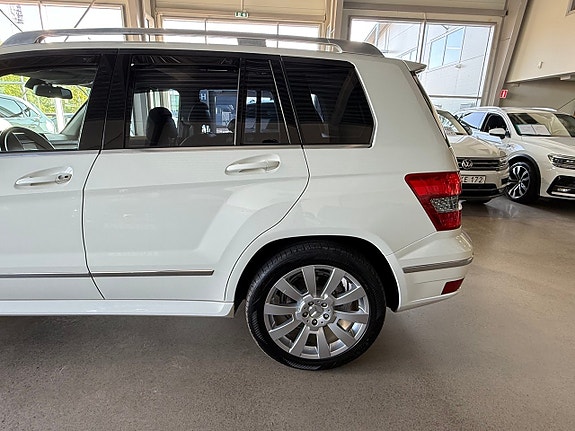 Mercedes-Benz GLK220 5 of 28