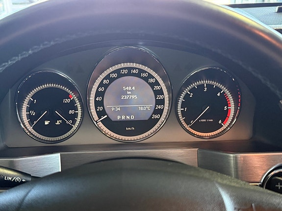 Mercedes-Benz GLK220 25 of 28