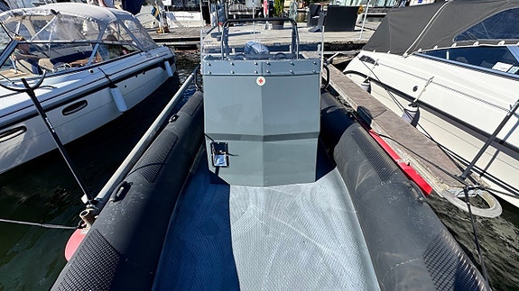 Seacat 750 2015 Evinrude G2 300 2015 13 of 14
