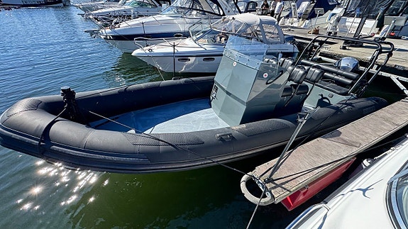 Seacat 750 2015 Evinrude G2 300 2015 4 of 14