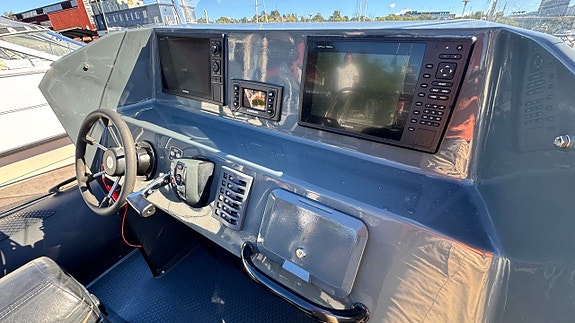 Seacat 750 2015 Evinrude G2 300 2015 8 of 14