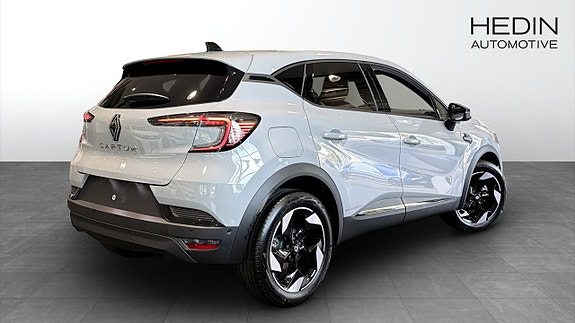 Renault Captur 2 of 9