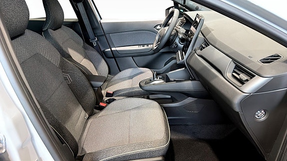 Renault Captur 3 of 9
