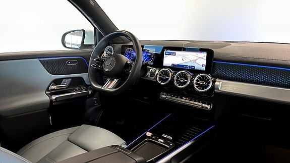 Mercedes-Benz EQB300 3 of 18