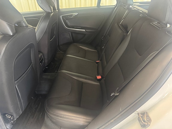 Volvo V60 10 of 16