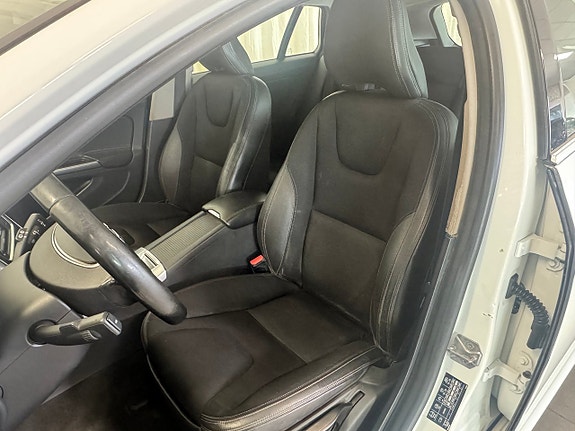 Volvo V60 7 of 16