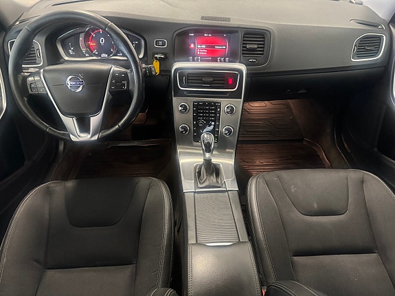Volvo V60 9 of 16