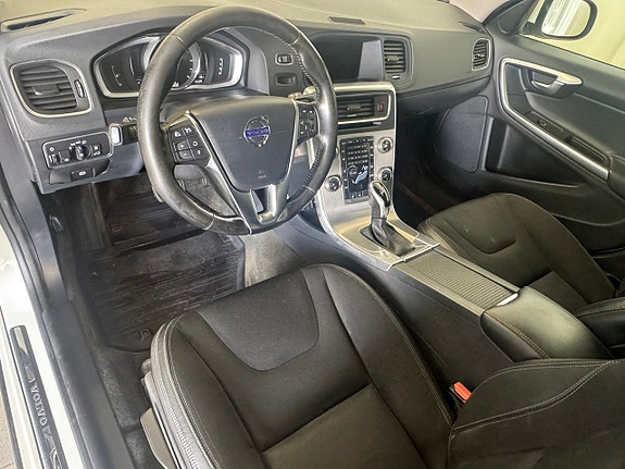 Volvo V60 8 of 16