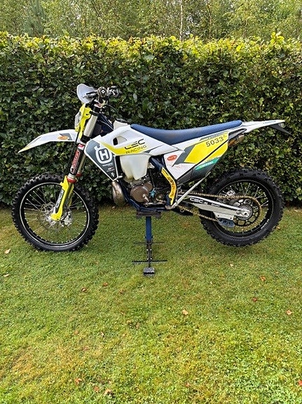 Husqvarna TE 300 2 of 4