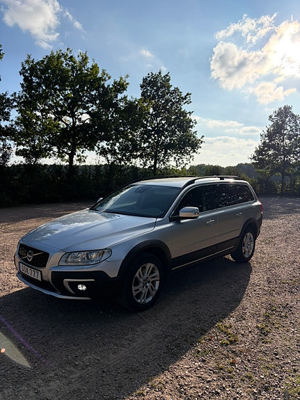 Volvo XC70 2 of 7