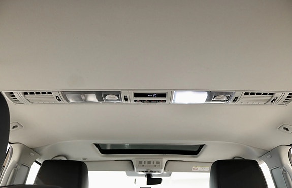 Volkswagen Multivan 7 of 7