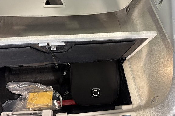 Mercedes-Benz EQE500 SUV 20 of 30