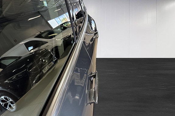 Mercedes-Benz EQE500 SUV 26 of 30
