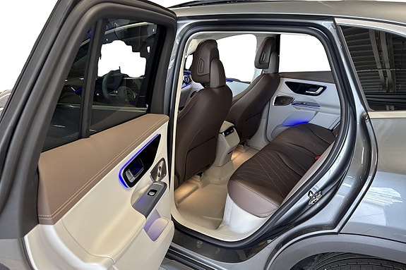 Mercedes-Benz EQE500 SUV 15 of 30