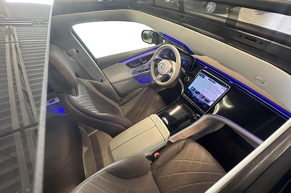 Mercedes-Benz EQE500 SUV 14 of 30