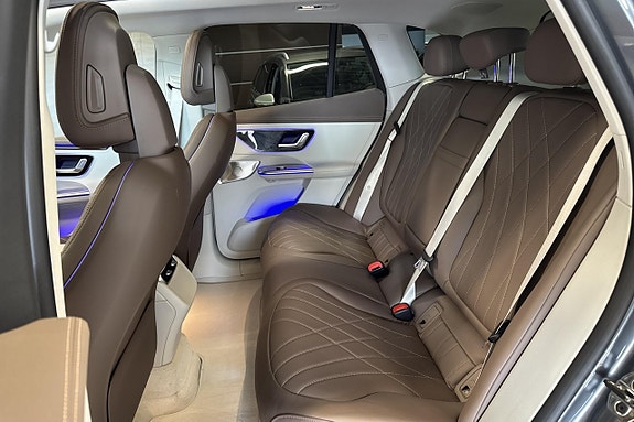 Mercedes-Benz EQE500 SUV 16 of 30