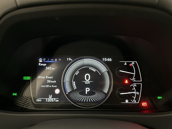 Lexus UX250h 23 of 30