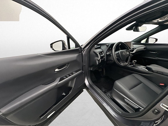Lexus UX250h 10 of 30