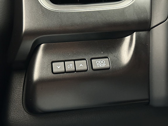 Lexus UX250h 30 of 30