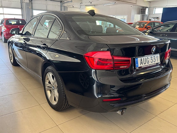 BMW 318d 4 of 6