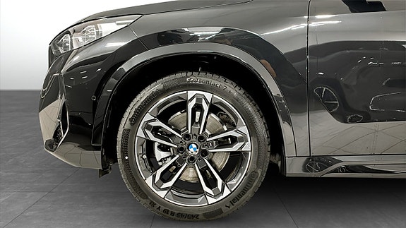 BMW iX1 9 of 11