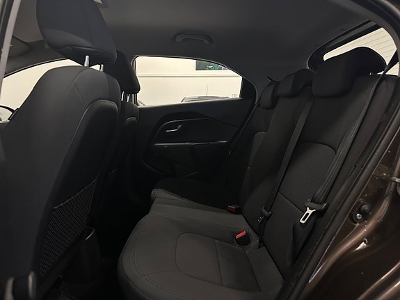 Kia Rio 8 of 10