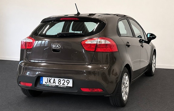Kia Rio 4 of 10