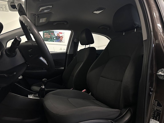 Kia Rio 7 of 10
