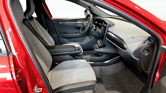 Renault Scenic E-Tech 3 of 12