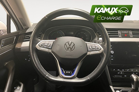 Volkswagen Passat 12 of 23